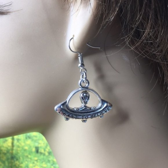 Alien Earrings Halloween - Picture 2 of 3